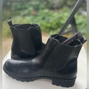 SO Fabiana Chelsea Ankle Boots Size 10